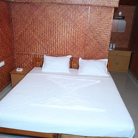 Savithri Inn Bamboo Cottages & Resorts Varkala Bilik gambar