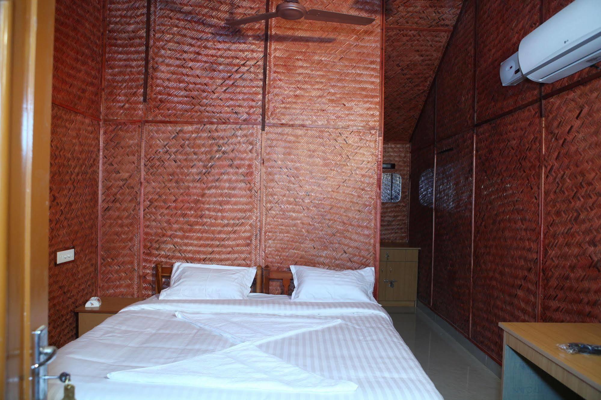 Savithri Inn Bamboo Cottages & Resorts Varkala Luaran gambar
